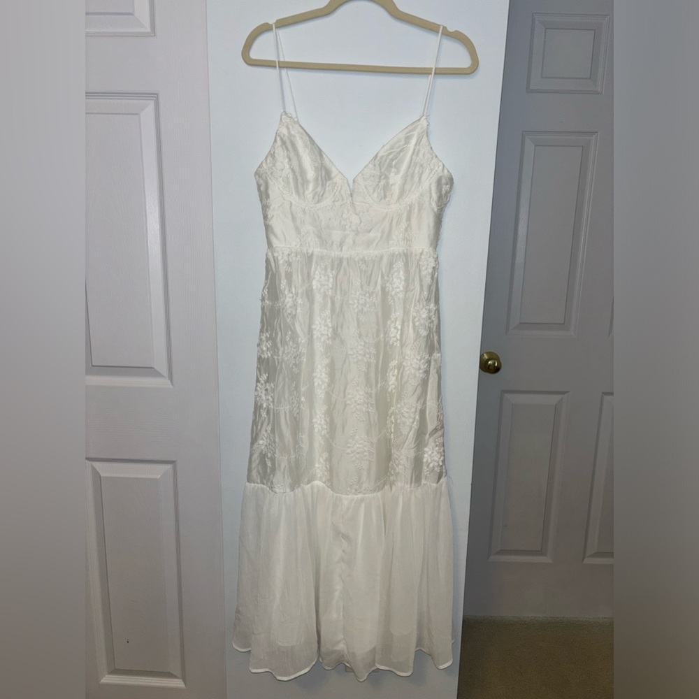 NEVER WORN MIDI WHITE FLORAL DRESS SIZE M